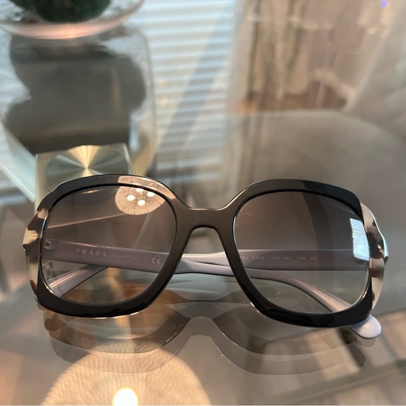 Prada sunglasses - Picture 2 of 5